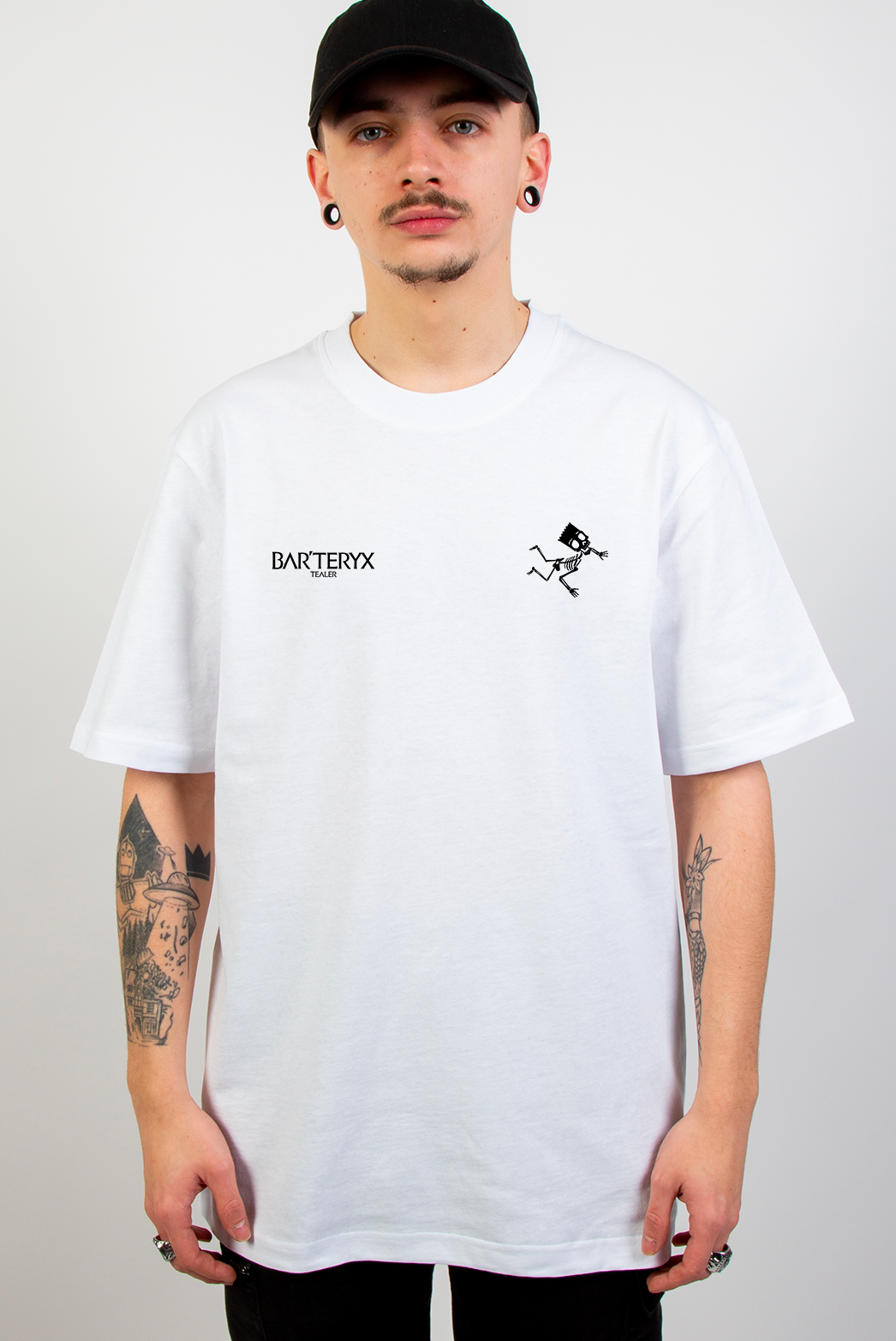 Bar'teryx tealer, Tee White